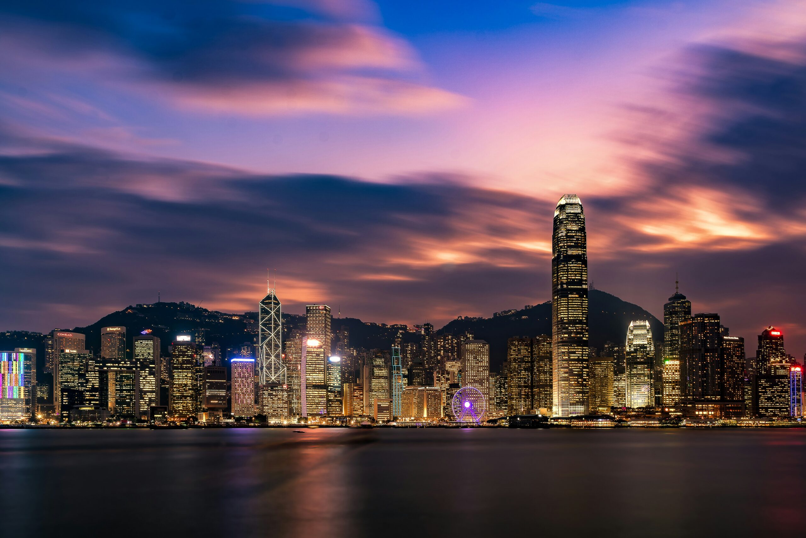 2026年香港岛维多利亚港天际线与高尚住宅群