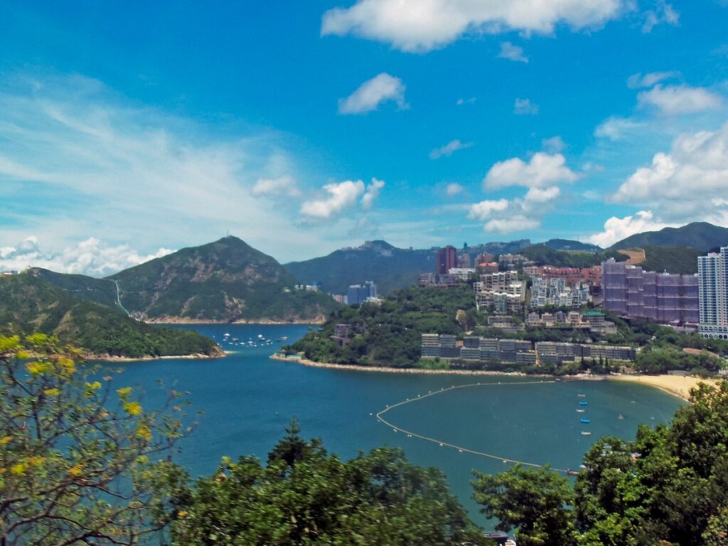 Repulse Bay beach with residential blocks on the hillside above and Middle Island in the distance